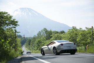 160456-car_Ferrari-Hokkaido-Rally-2016