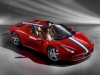 la prima berlinetta posteriore-centrale al mondo con capote rigida, La presentazione ufficiale al Salone di FrancoforteLunghezza 4527 mm, Larghezza 1937 mm, Altezza 1211 mm, Passo 2650 mm, Peso a secco 1430 kg *. Rapporto peso/potenza 2,51 kg/CV, Distribuzione pesi (ant/post) 42%/58%Motore Tipo V8 â 90Â°,  Cilindrata totale 4499 cc, Potenza massima 570 CV (425 kW)** a 9000 giri/min, Coppia massima 540 Nm a 6000 giri/min, Potenza specifica 127 CV/l, Rapporto di compressione 12,5:1Velocita massima >320 km/h, 0-100 km/h <3,5 sConsumi carburante*** 11,8 l/100 km, Emissioni*** 275 g CO2/km*Allestimento con Cerchi Forgiati e Sedile Racing**Inclusi 5 CV da sovralimentazione dinamica***Ciclo combinato ECE+EUDC